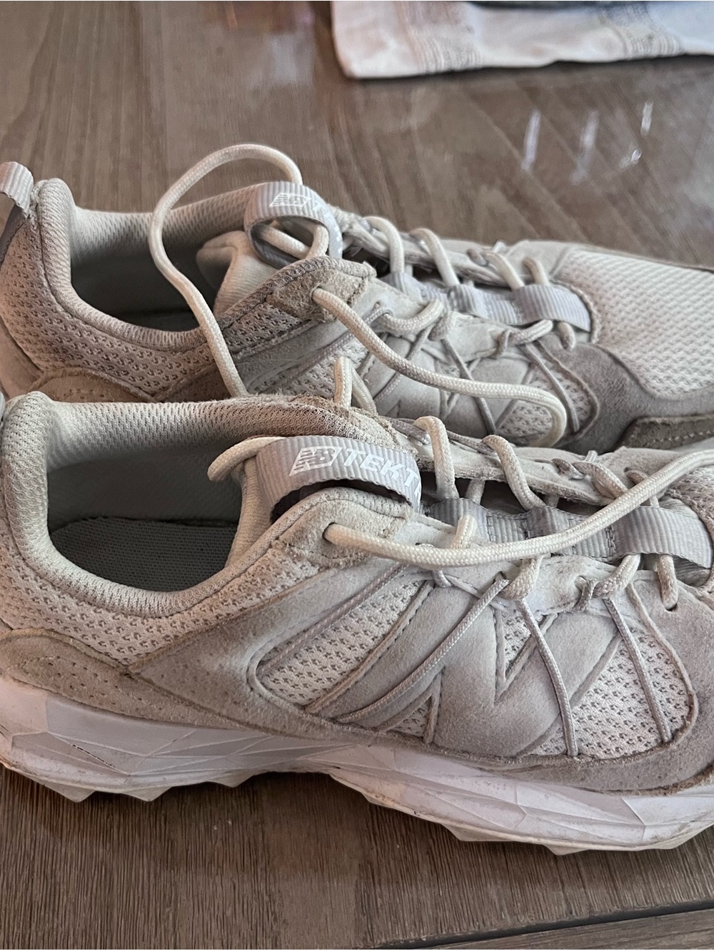 New Balance Women’s 7.5 white hiking Sneakers, Tektrel